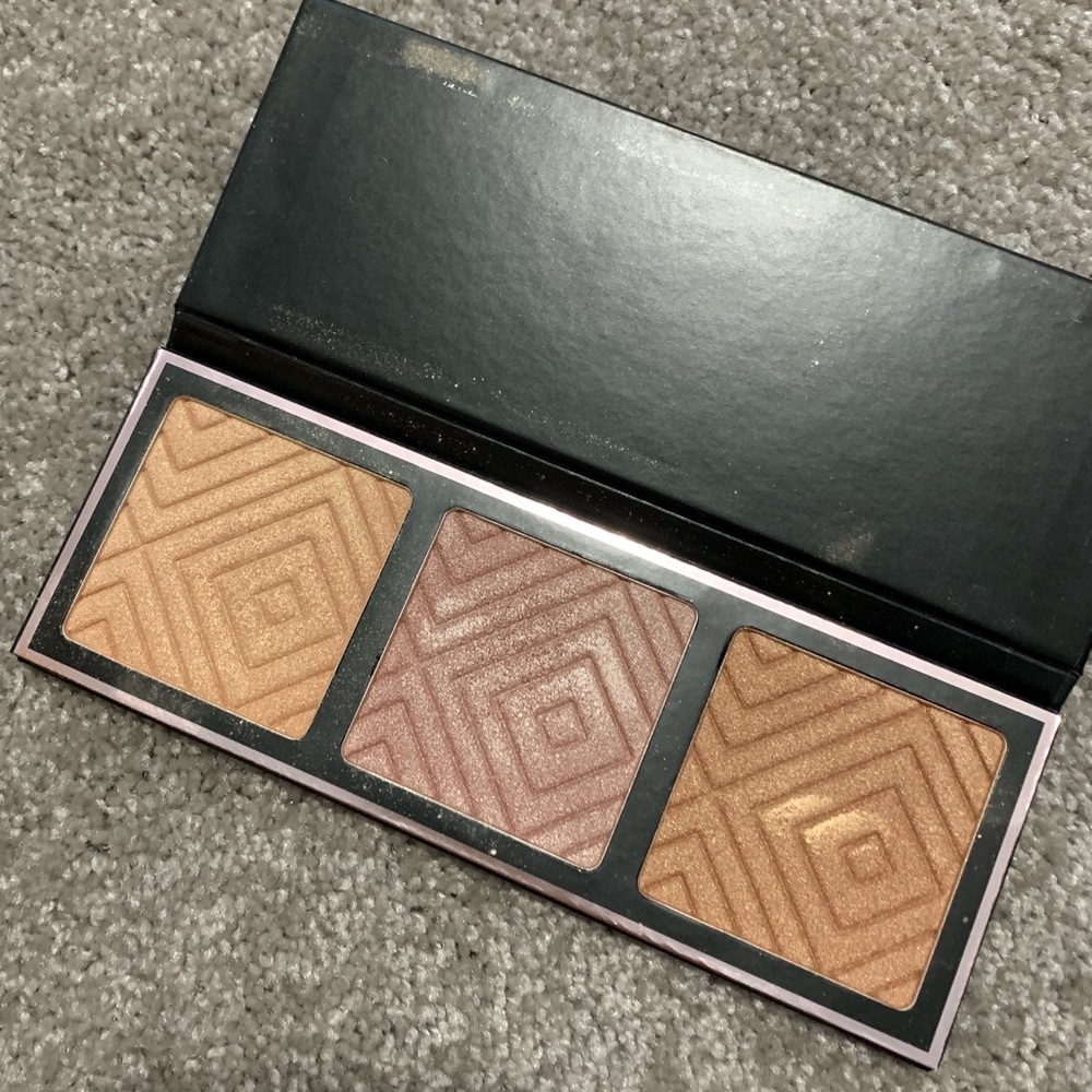 Makeup Geek highlighter palette